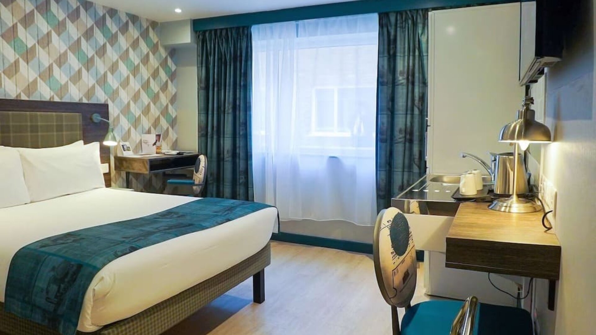 Bright and spacious day use room with work desk at Aparthotel Best Western Plus London Croydon.