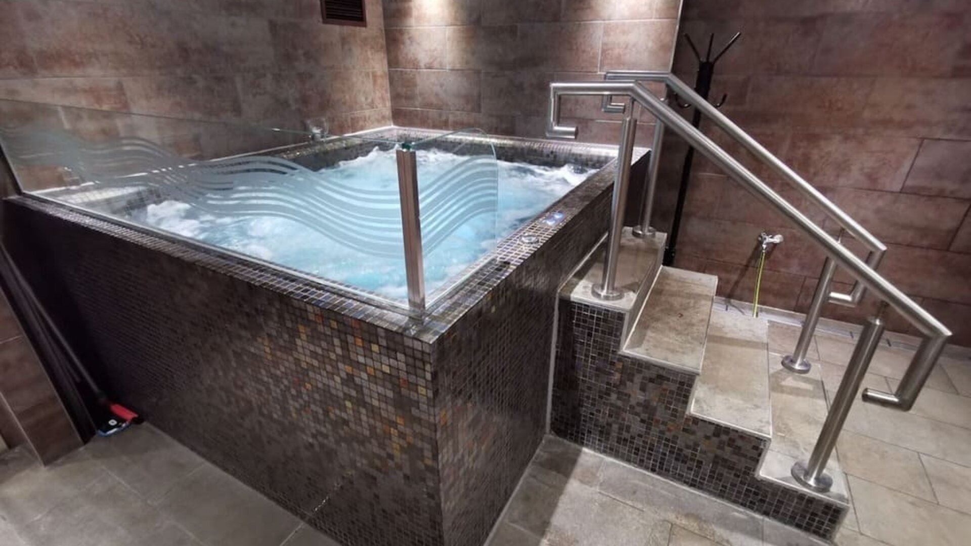 Hot tub at Best Western Plus Dover Marina Hotel & Spa.