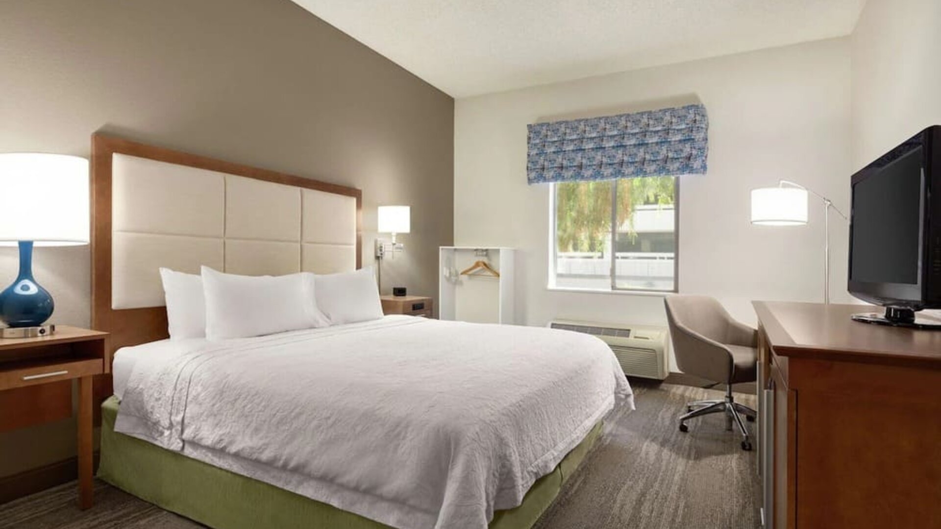Day use room with work desk at Hampton Inn Phoenix-Midtown-Downtown Area.