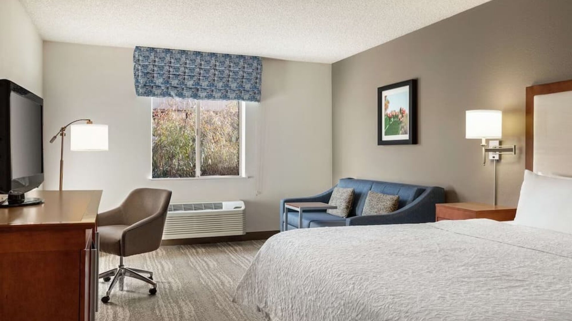 Day use room with work desk and sofa at Hampton Inn Phoenix-Midtown-Downtown Area.