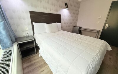 Cozy king room at BKWAY HOTEL.