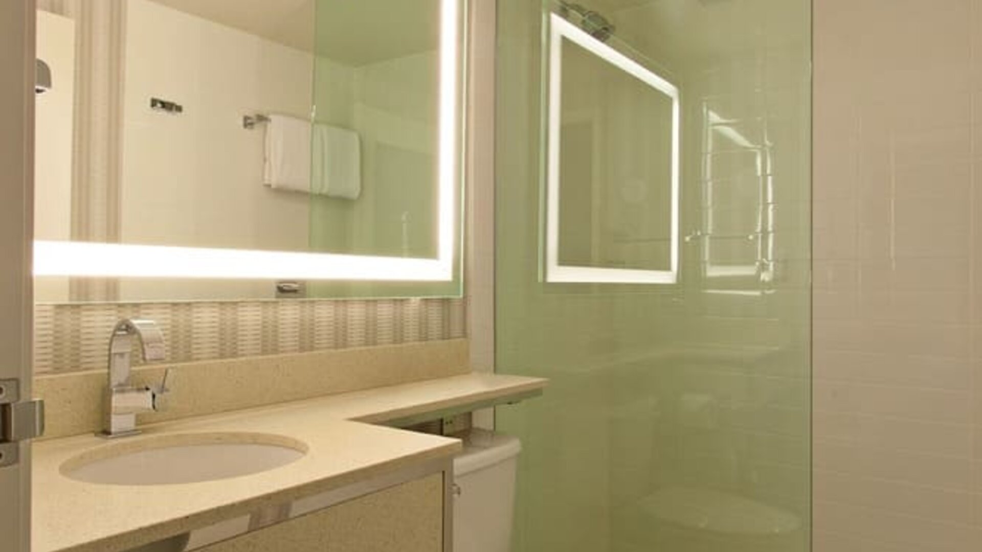 Guest bathroom with shower at The Garland.