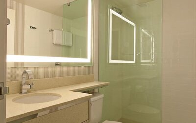 Guest bathroom with shower at The Garland.