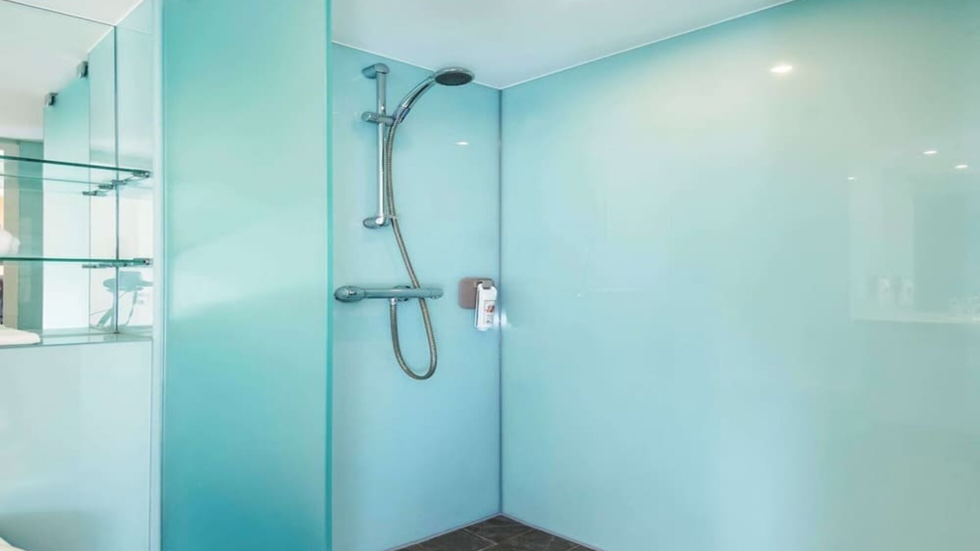 Guest bathroom with shower at Ibis Styles Haydock.