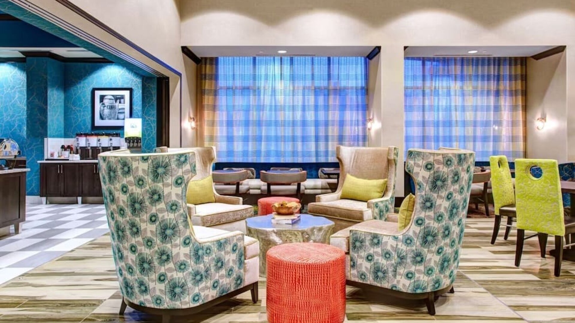 Lobby and coworking lounge at Hampton Inn & Suites Atlanta Perimeter Dunwoody.