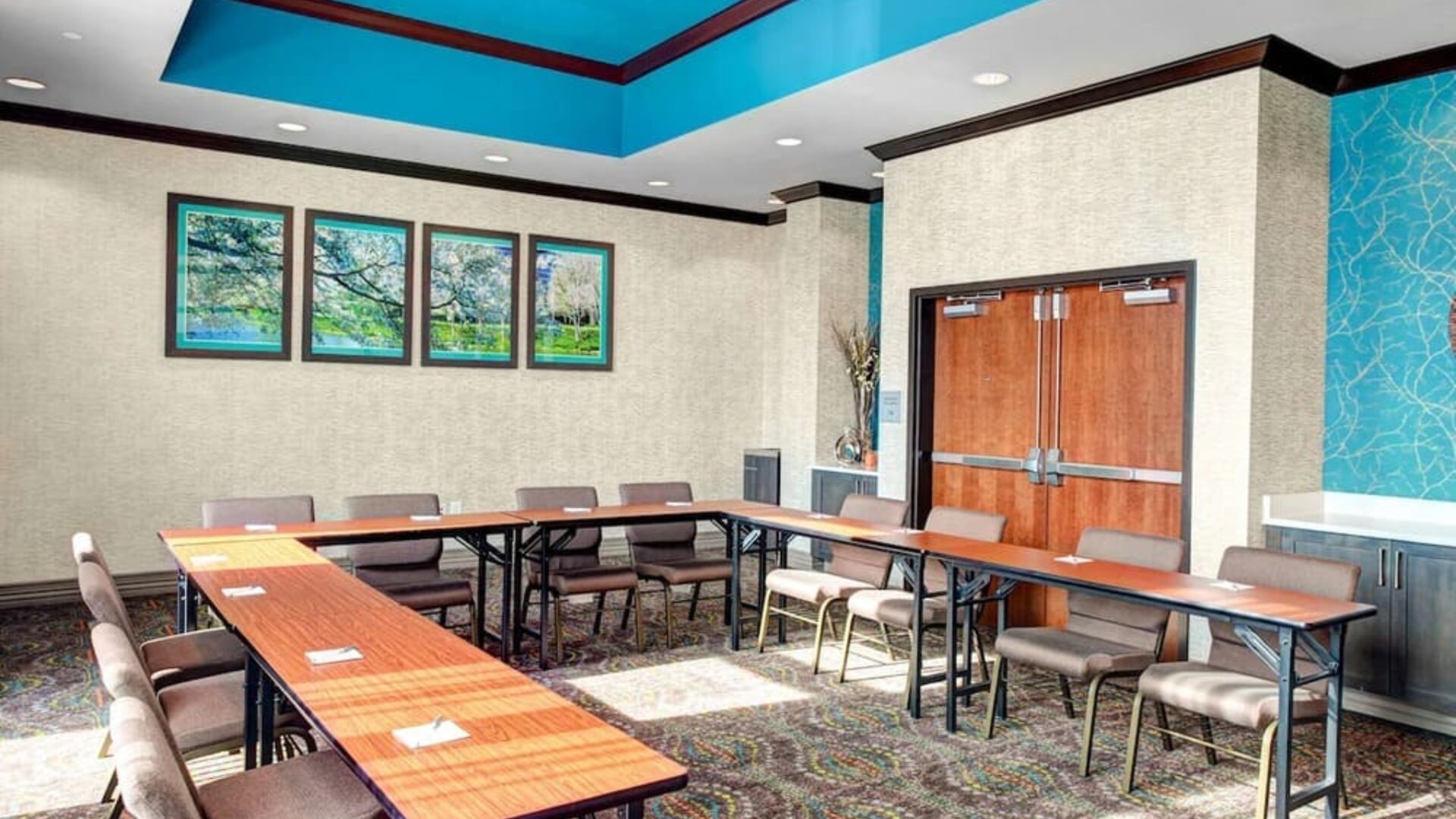 Meeting room at Hampton Inn & Suites Atlanta Perimeter Dunwoody.
