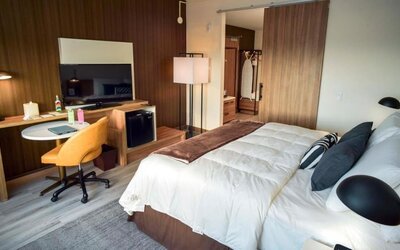 Day use room with work desk and private bathroom at Wyndham Garden North Bergen Near Secaucus.