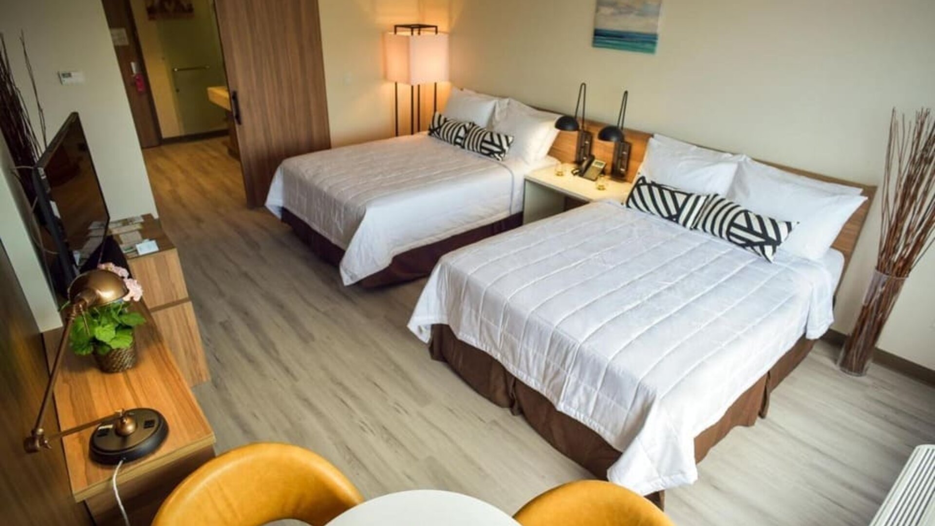 Day use twin room at Wyndham Garden North Bergen Near Secaucus.