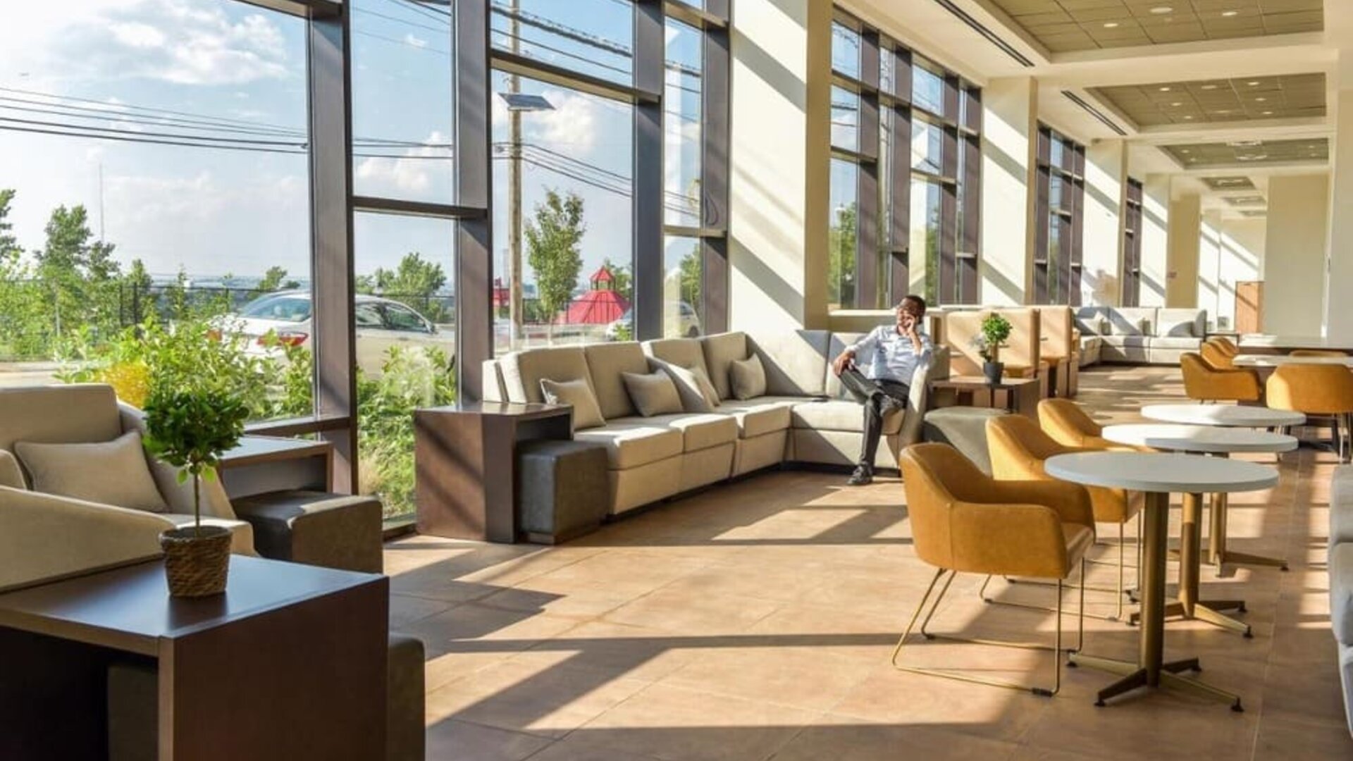 Lounge and dining area, perfect for co-working at Wyndham Garden North Bergen Near Secaucus.