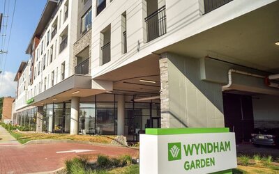 Hotel entrance at Wyndham Garden North Bergen Near Secaucus.