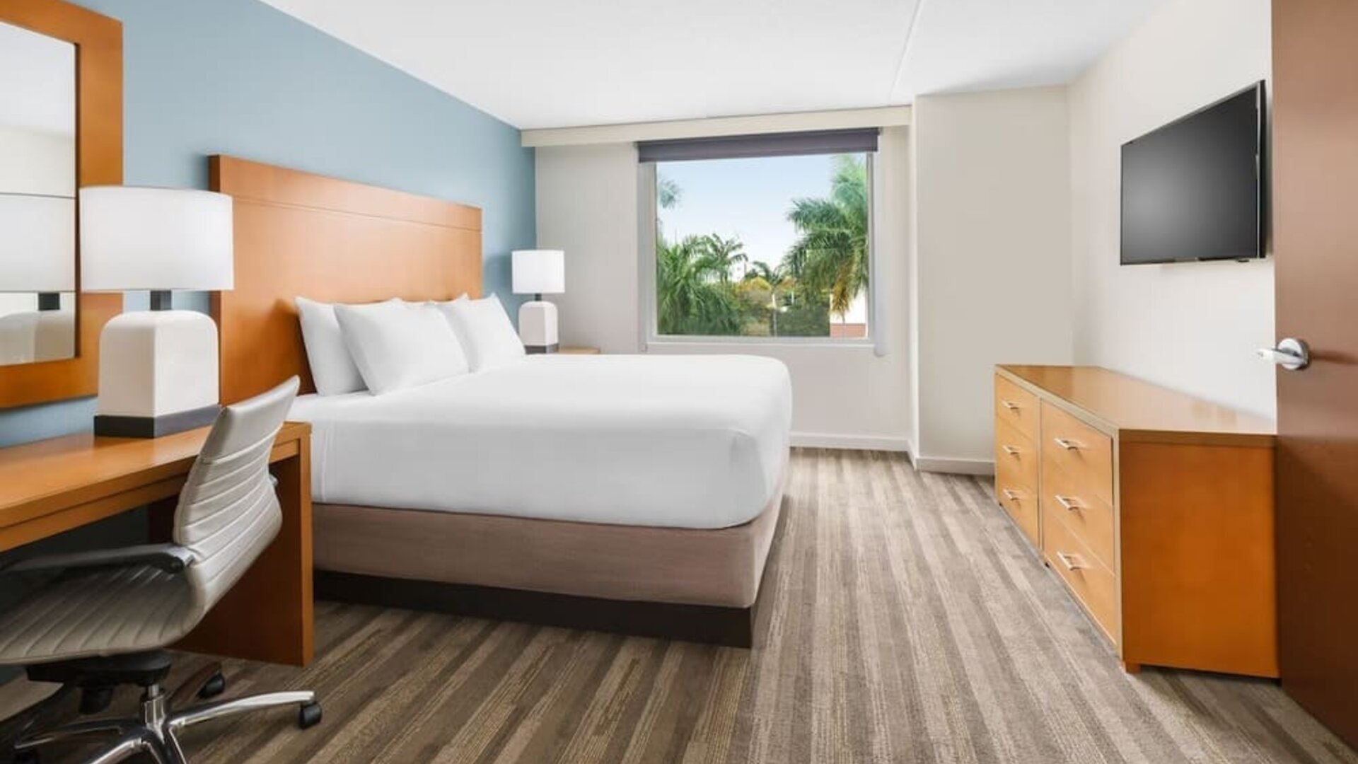 Day use room with work desk at Hyatt HOUSE Fort Lauderdale Airport-South & Cruise Port.