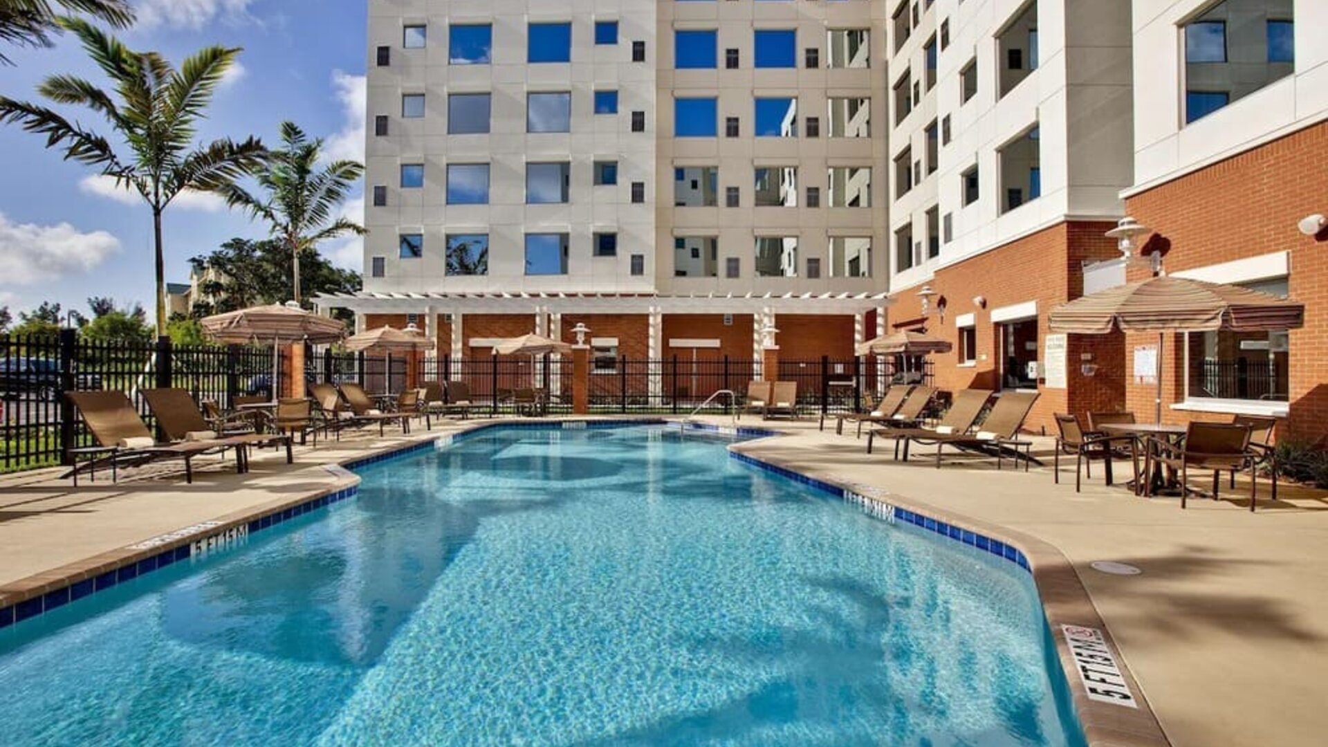 Refreshing outdoor pool at Hyatt HOUSE Fort Lauderdale Airport-South & Cruise Port.