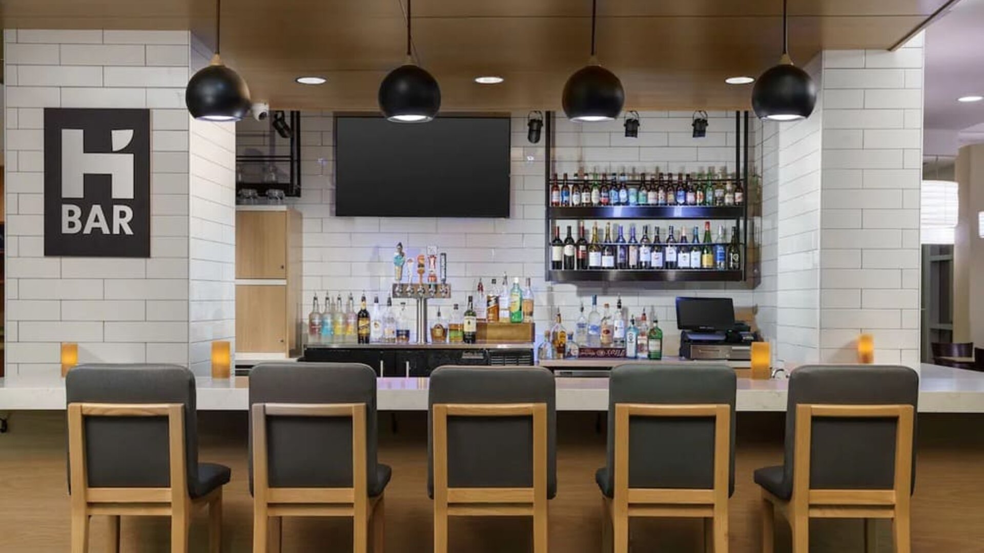 Hotel bar at Hyatt HOUSE Fort Lauderdale Airport-South & Cruise Port.