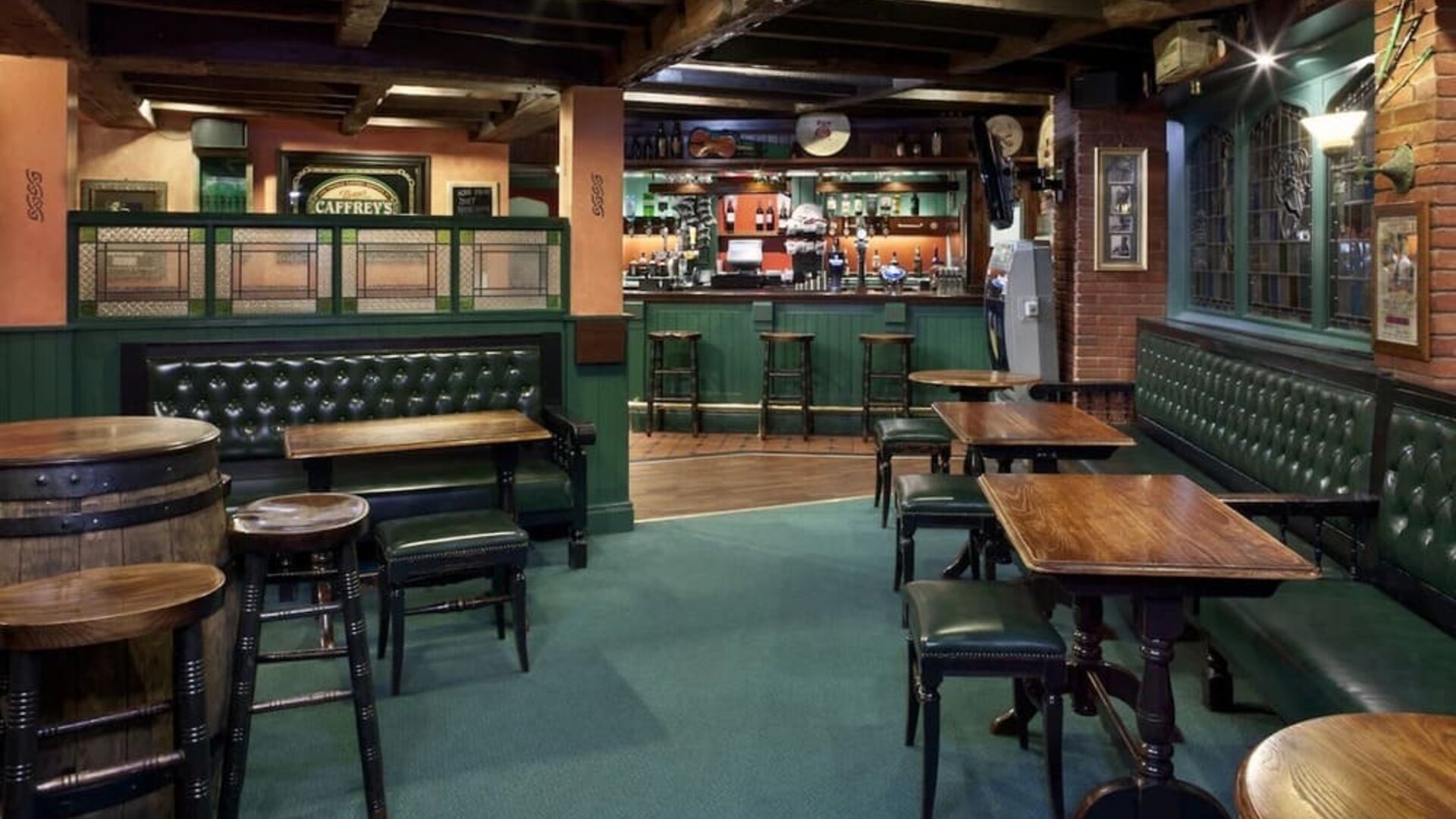 On-site pub at Crowne Plaza London - Heathrow.