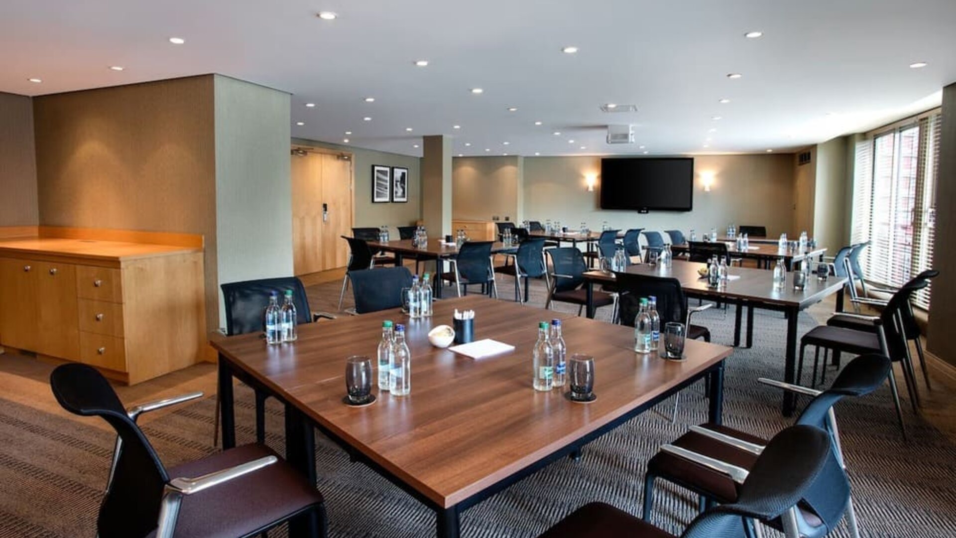 Meeting facility at Crowne Plaza London - Heathrow.