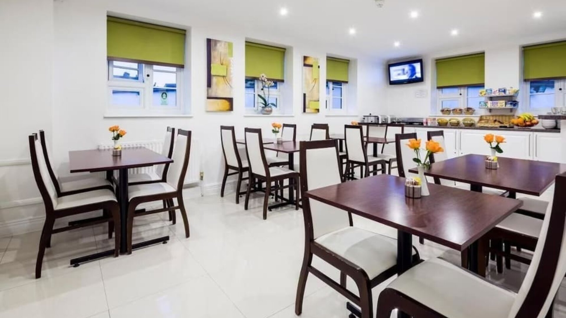 Dining area at Kingsland Hotel.