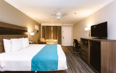 Day use room with work desk at Best Western Pearland Inn.