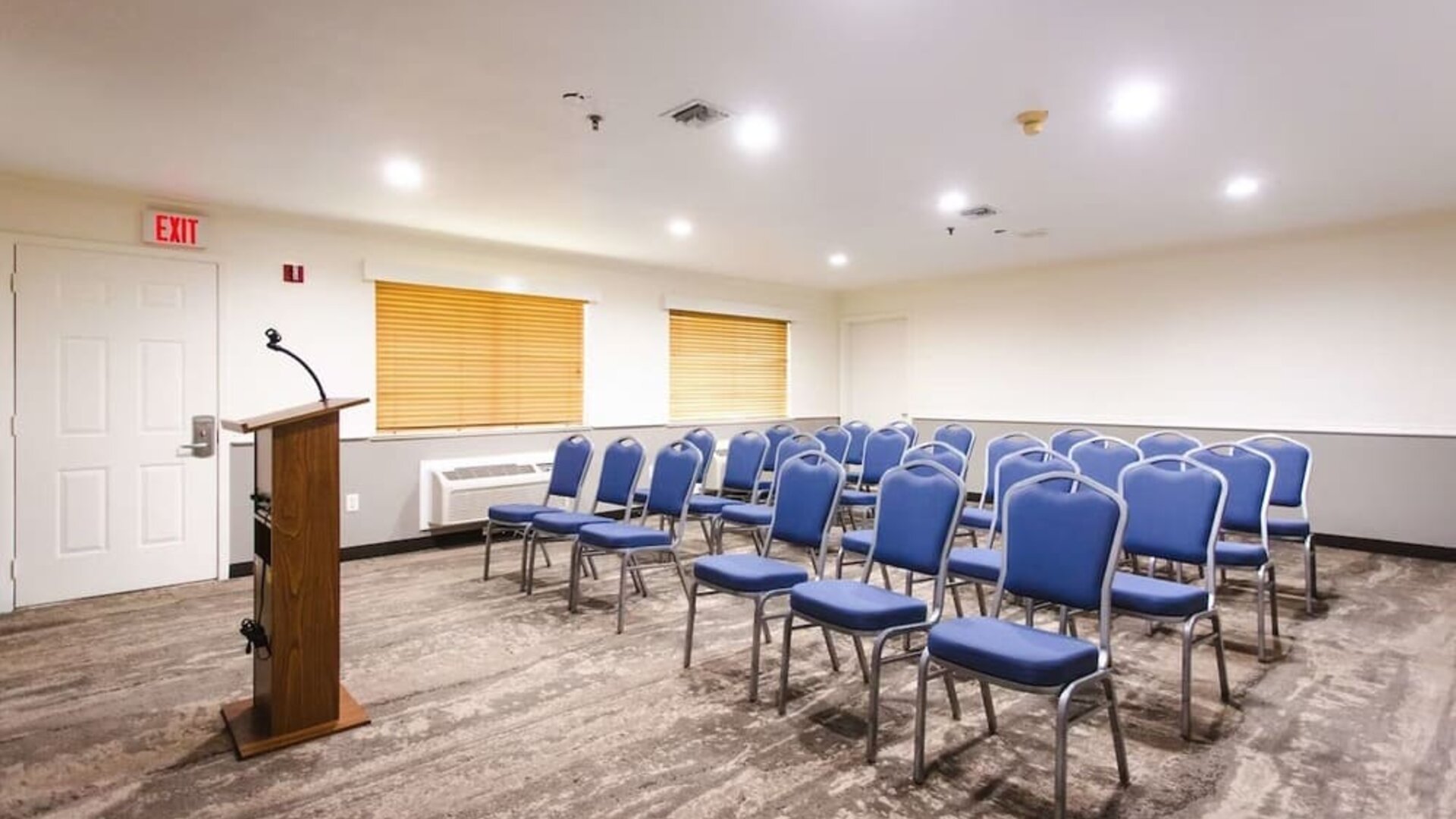 Meeting room at Best Western Pearland Inn.