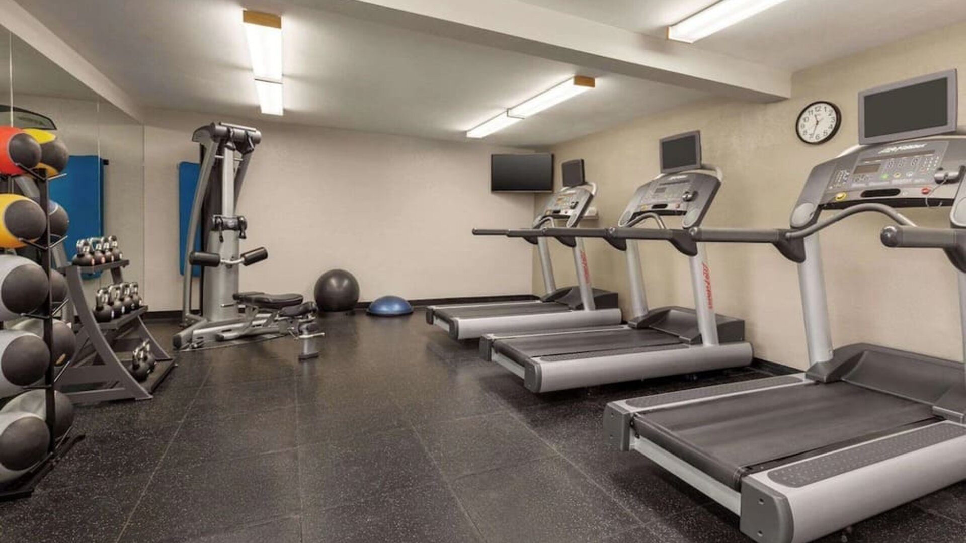Fitness center at Radisson Hotel Sunnyvale Silicon Valley.