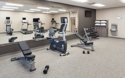 Fitness center at Courtyard By Marriott Fort Worth Historic Stockyards.