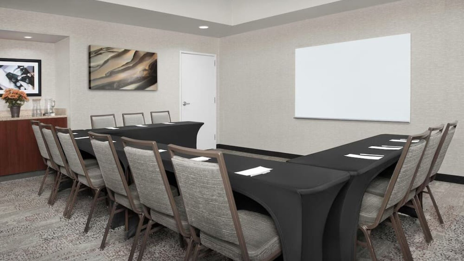 Meeting room at Courtyard By Marriott Hattiesburg.