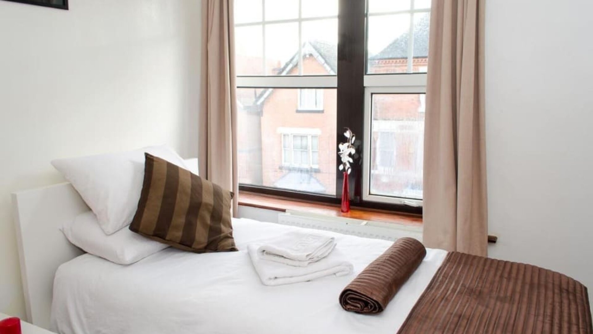 Day use single room at Campbell Guest House Hotel.