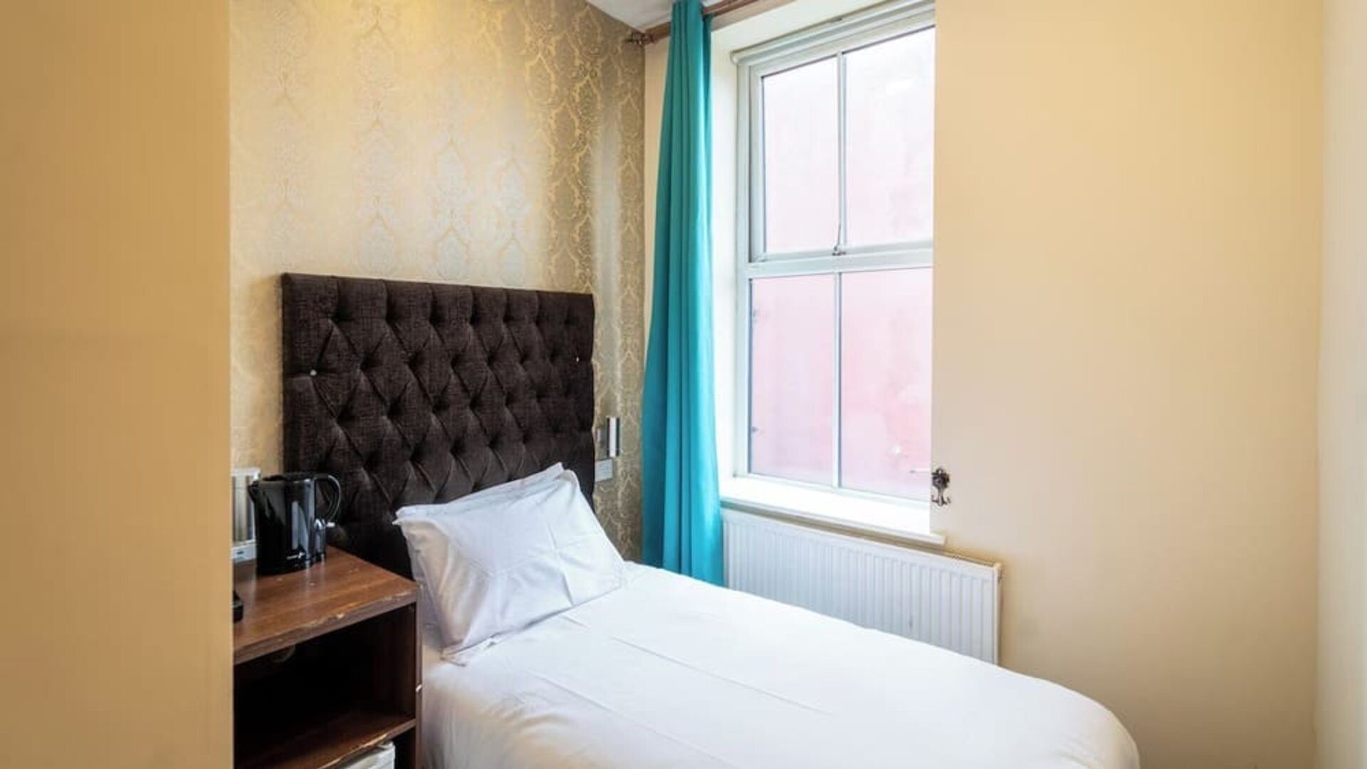 Standard day use single room at Trivelles Seaforth Hotel.