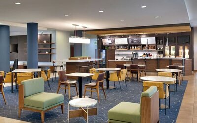 Dining area perfect for coworking at Courtyard By Marriott Houston NASA/Clear Lake.