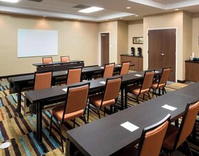 Meeting room at Fairfield Inn & Suites By Marriott Houston Pasadena.
