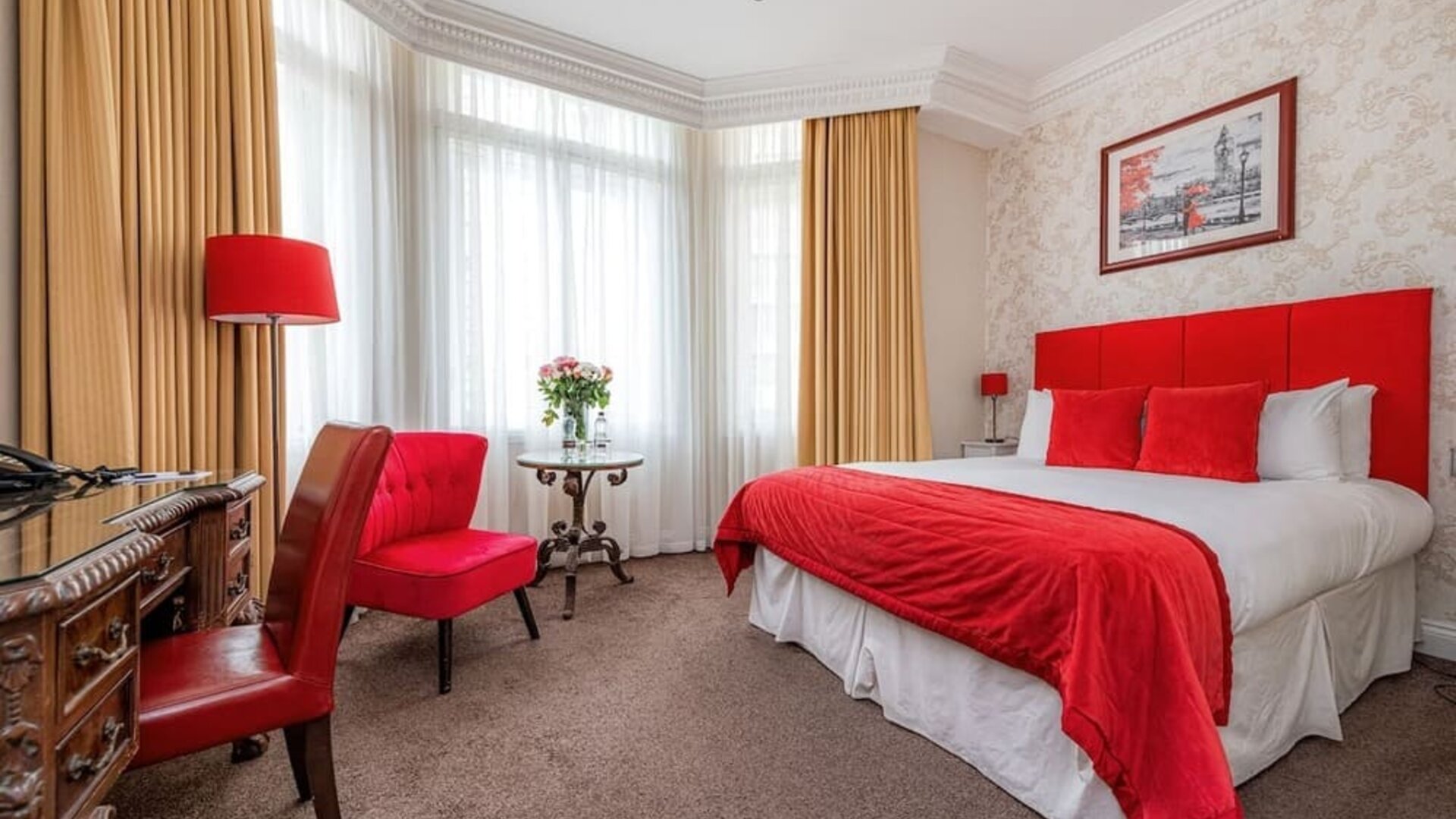 Bright and spacious day use room with work desk at Ashburn Hotel.