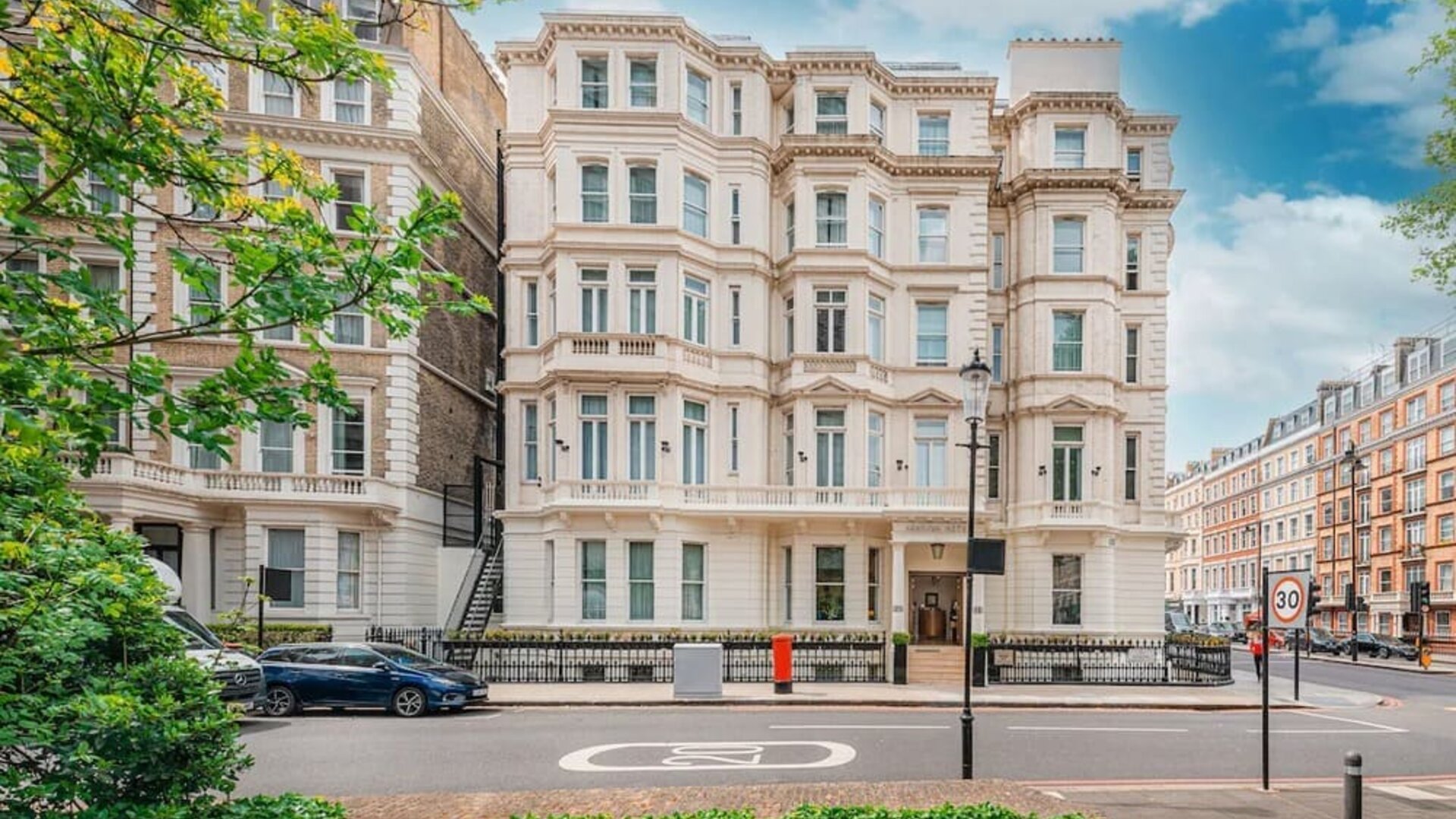 Exterior view of  Ashburn Hotel.