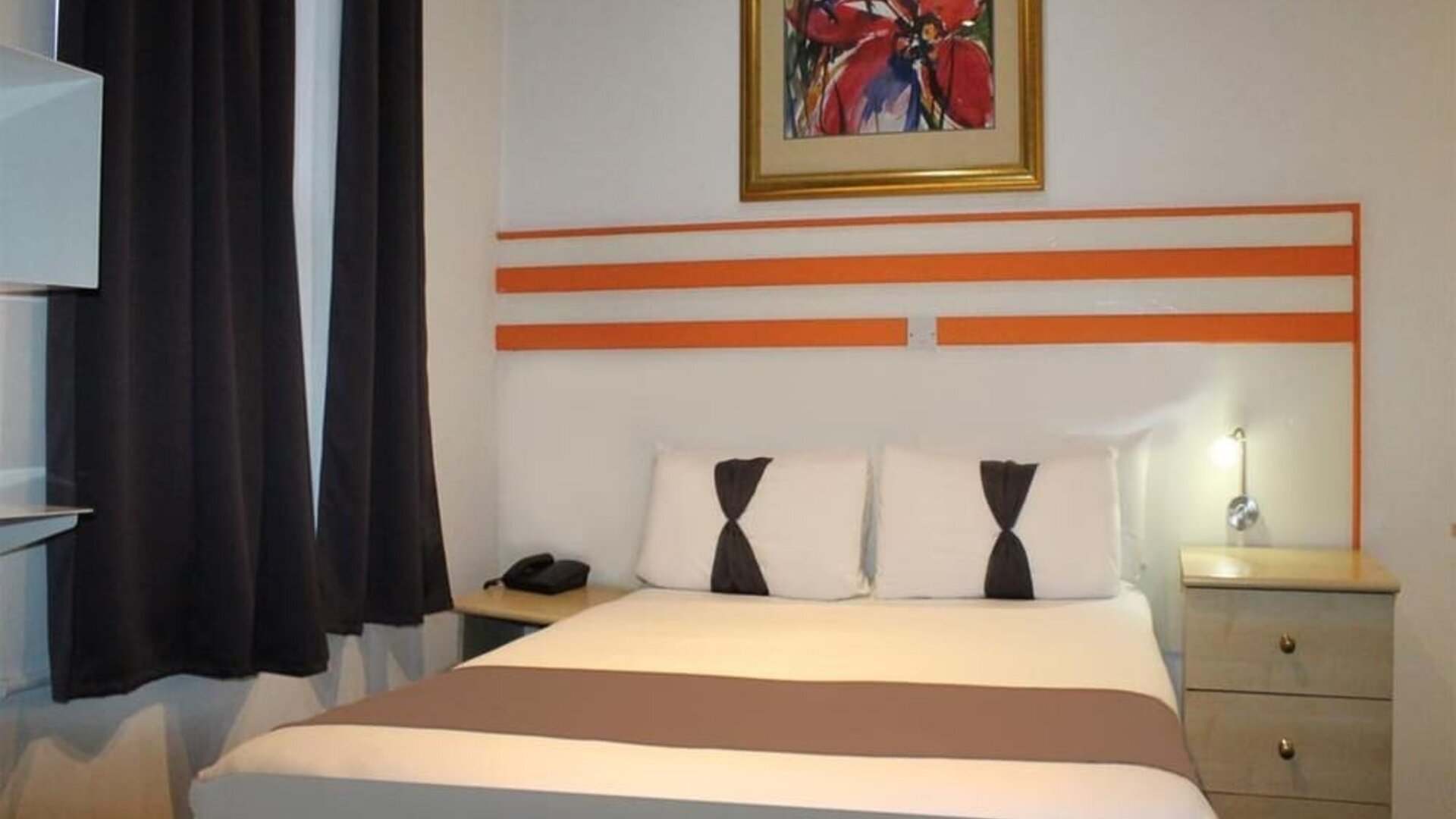 King bed at Euro Lodge Clapham Hotel.