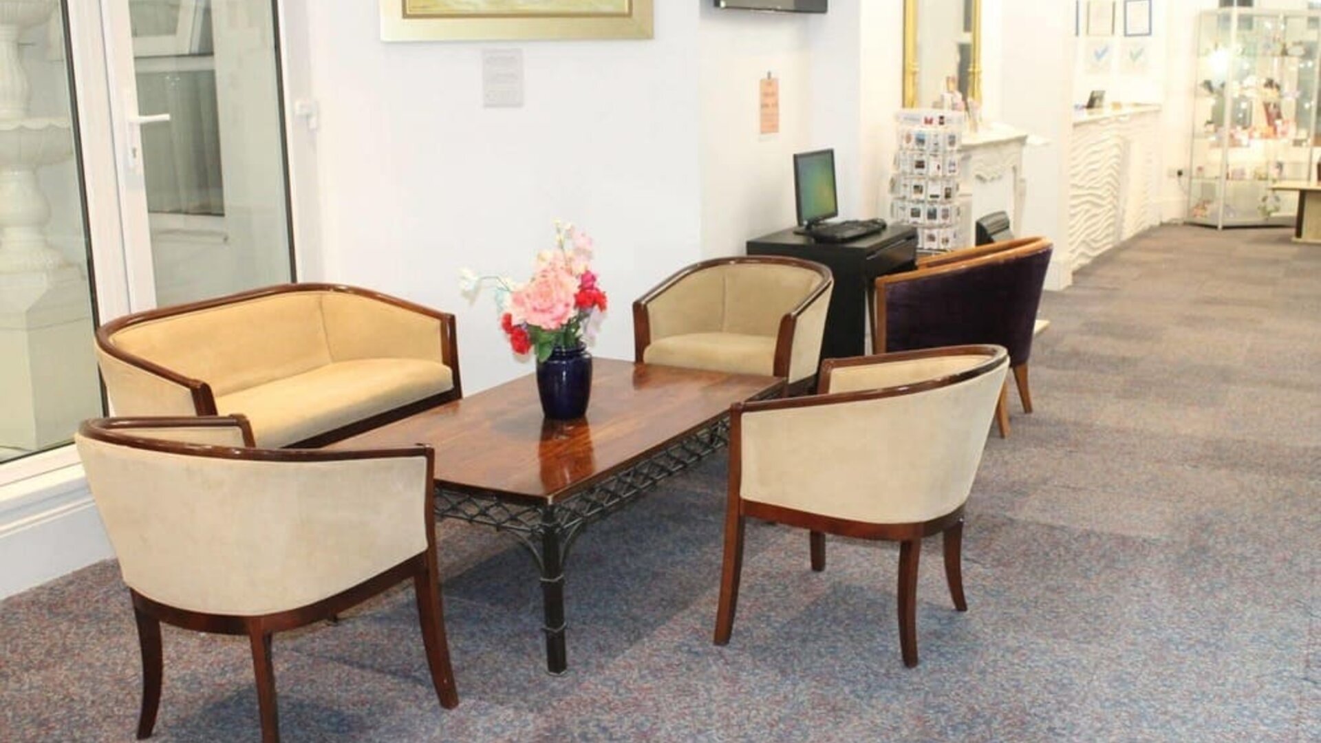 Lobby workspace and business center at Euro Lodge Clapham Hotel.