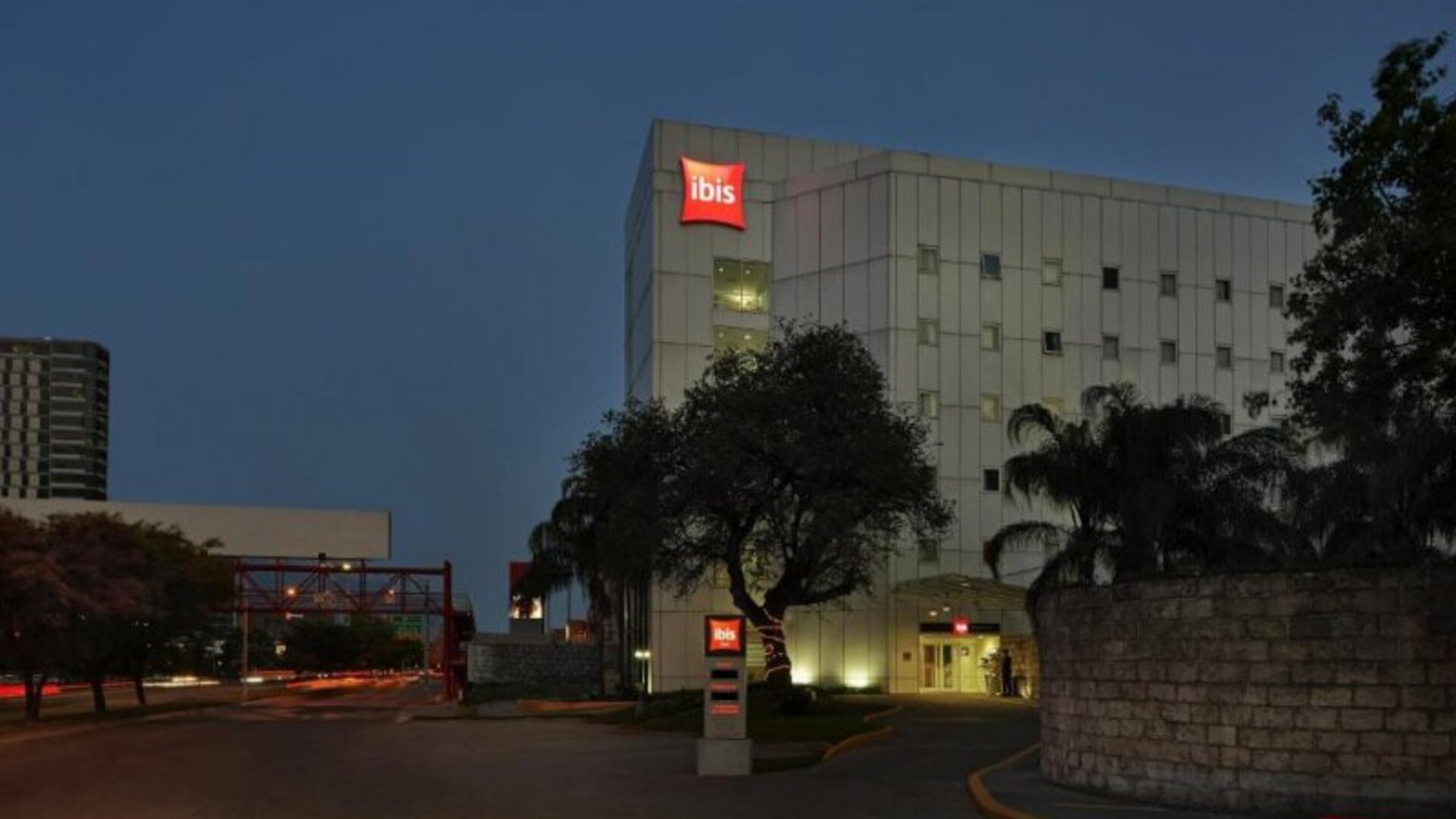 Ibis Monterrey Valle