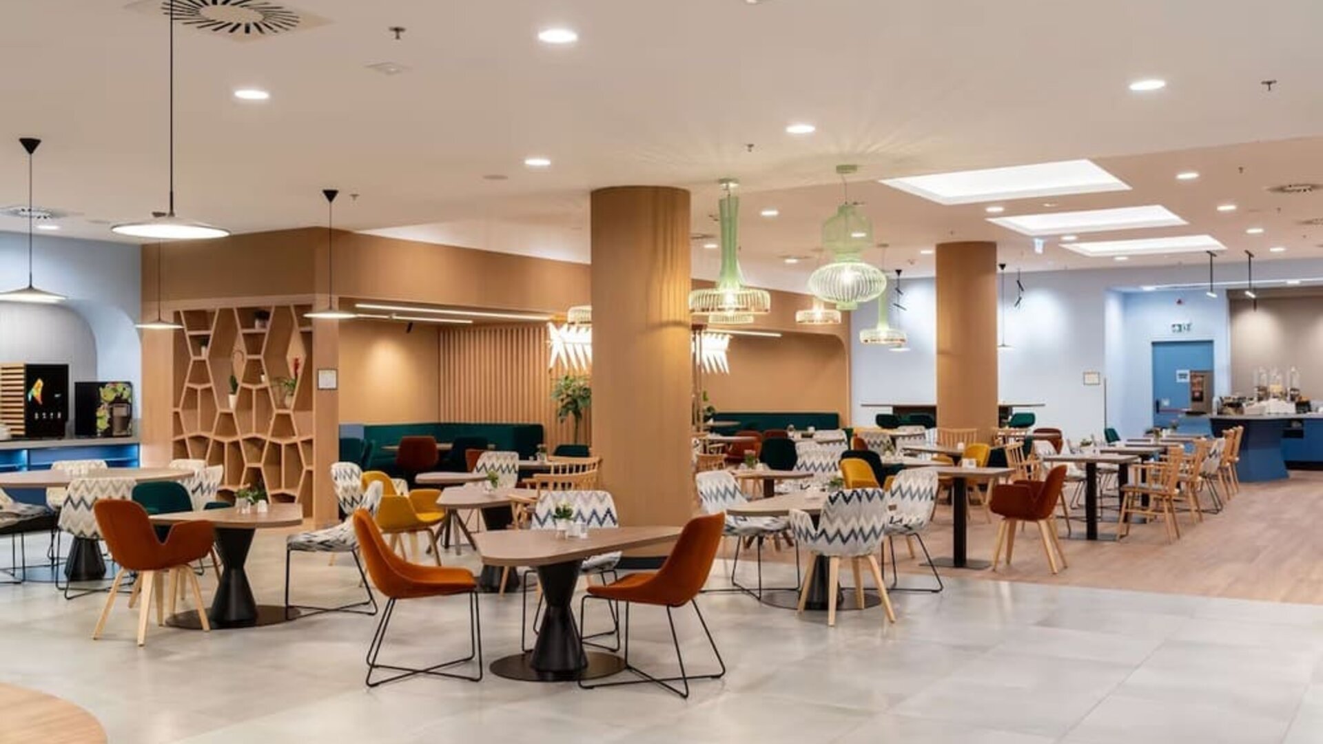 Dining and coworking at Hampton By Hilton Budapest City Centre.