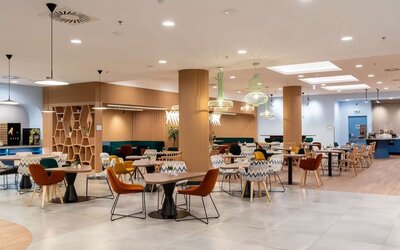 Dining and coworking at Hampton By Hilton Budapest City Centre.