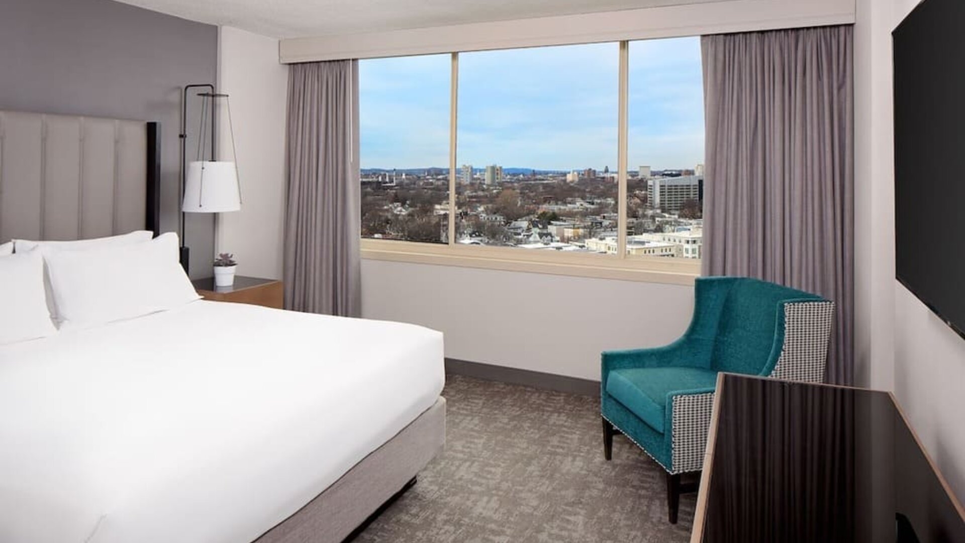 Day use room with natural light at Hyatt Regency Boston/Cambridge.
