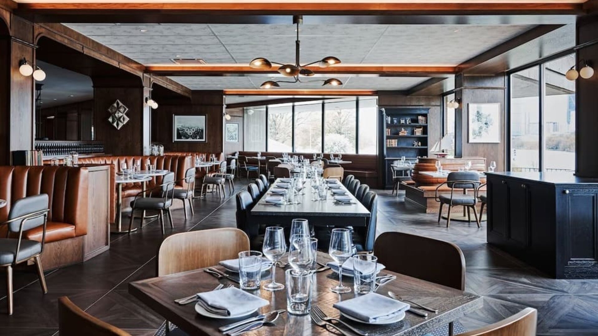 Dining area perfect for coworking at Hyatt Regency Boston/Cambridge.