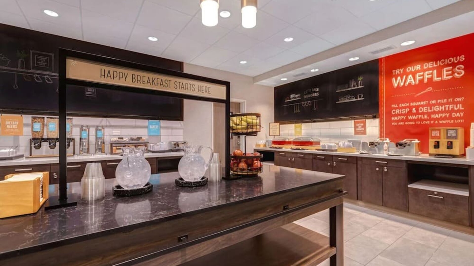 Dining room at Hampton Inn Chicago Orland Park.