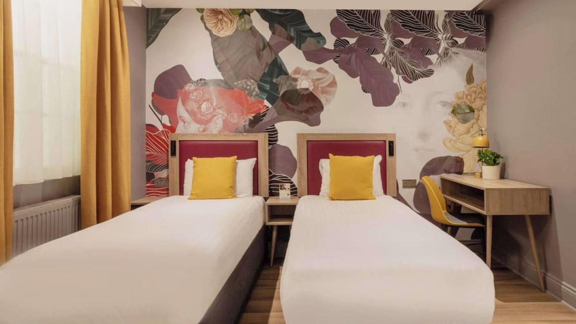 Day use twin room at Comfort Inn Victoria Hotel.