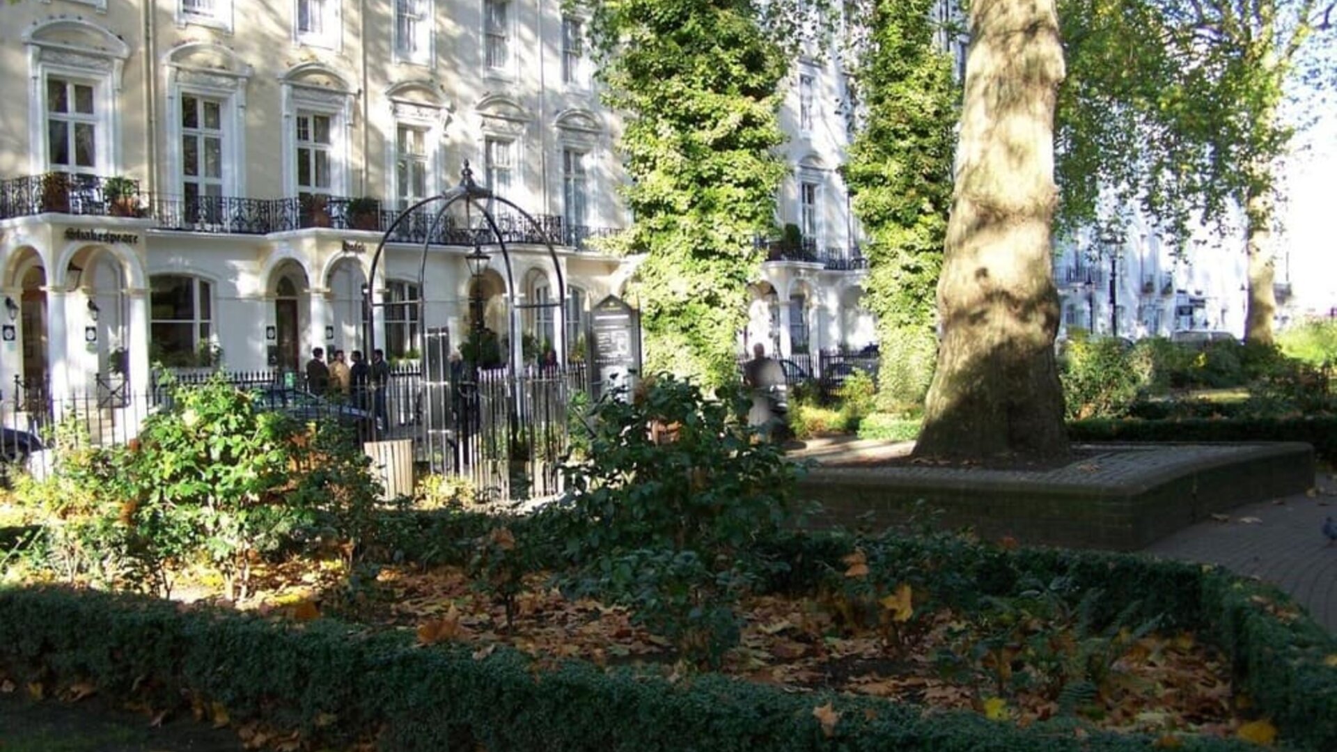 Exterior garden at Tony's House Hotel.