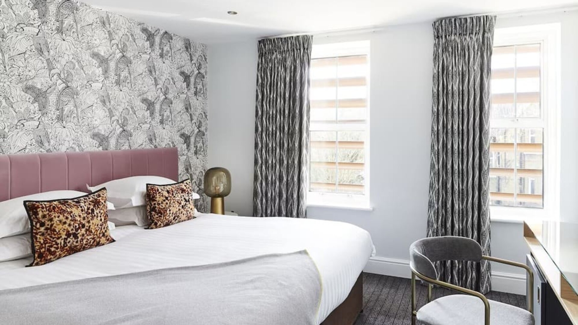 Day use room with work desk at The Lodge - Putney Hotel.