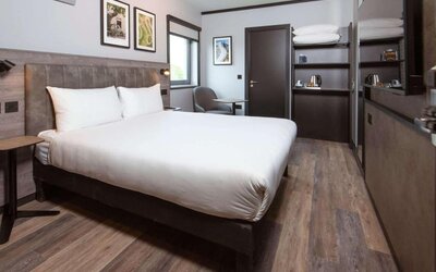 Day use room with workspace at Ibis London Gatwick Airport Hotel.