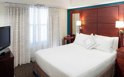 Day use room with natural light at Residence Inn Kansas City Overland Park.
