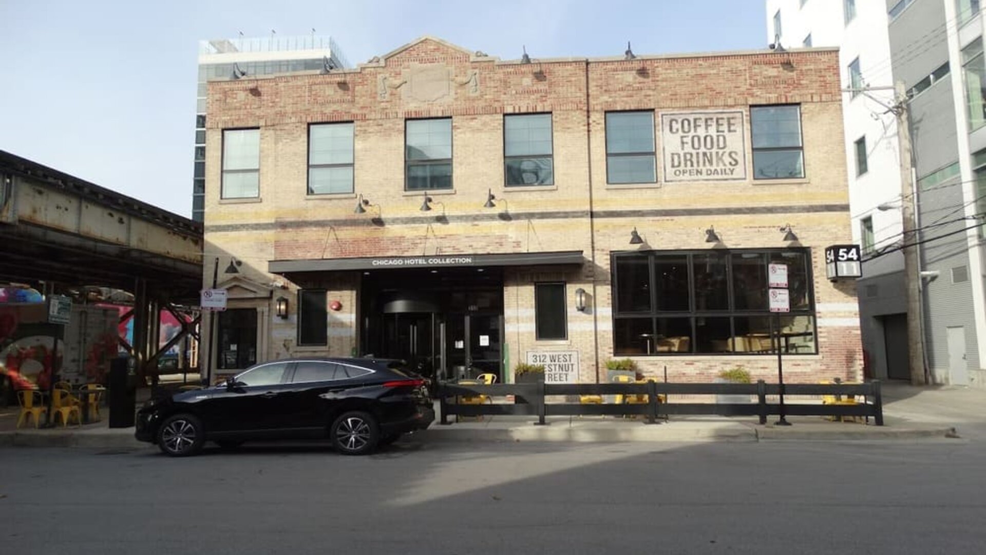 Hotel exterior at The Chicago Hotel Collection River North.