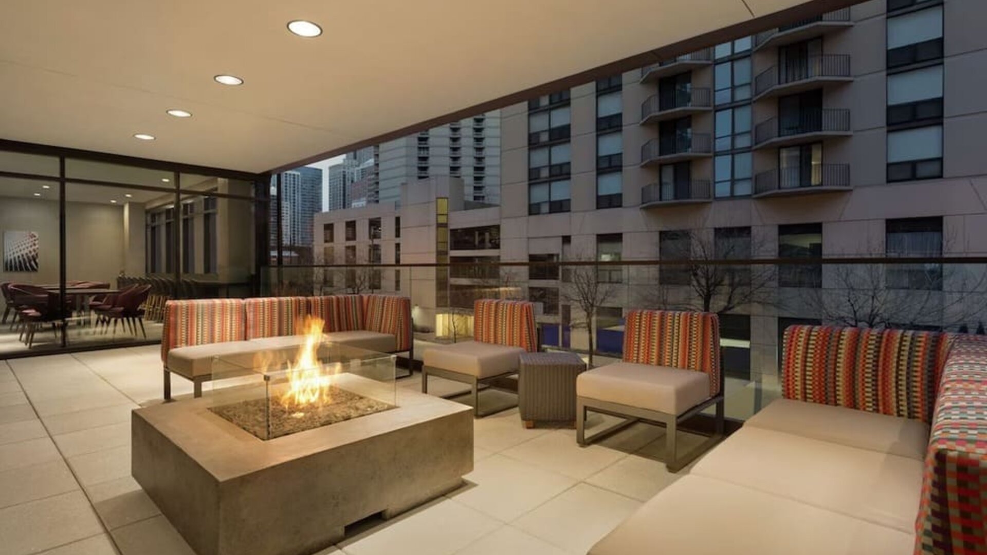 Firepit in the terrace of Home2 Suites By Hilton Chicago River North.
