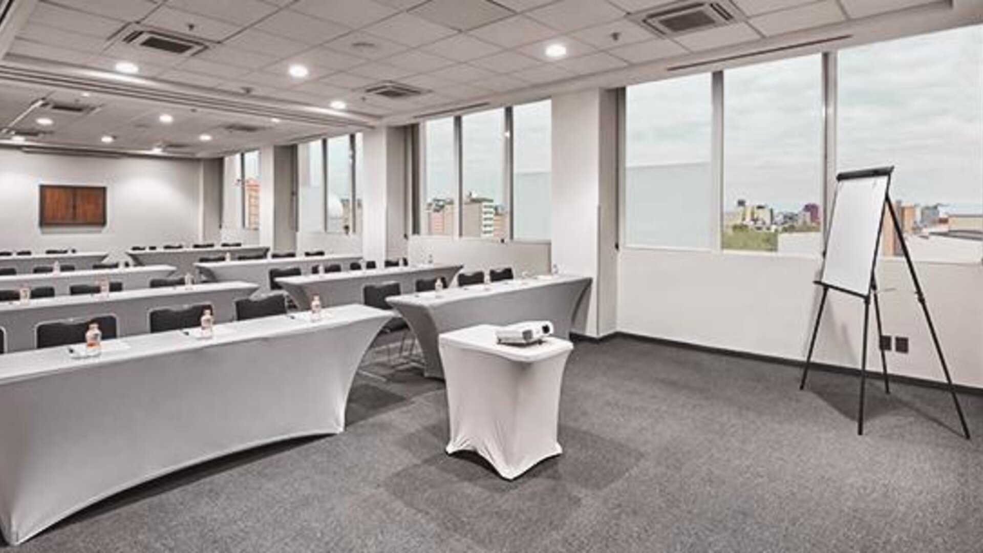 City Express Plus Patio Universidad