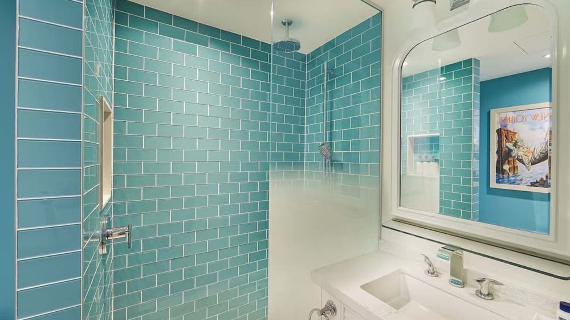 Guest bathroom with shower at Margaritaville Resort Times Square.