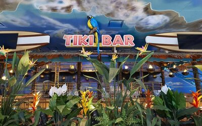 Tiki bar at Margaritaville Resort Times Square.