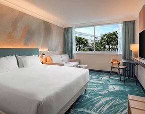 Romantic king room at DoubleTree By Hilton Paris Bougival.